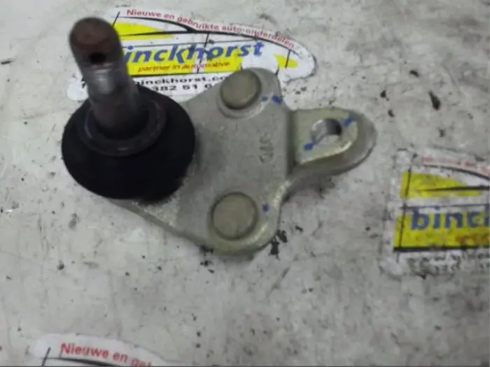 Steering knuckle ball joint Toyota Avensis