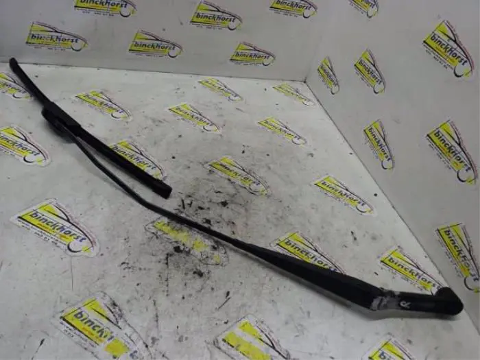 Front wiper arm Smart Forfour