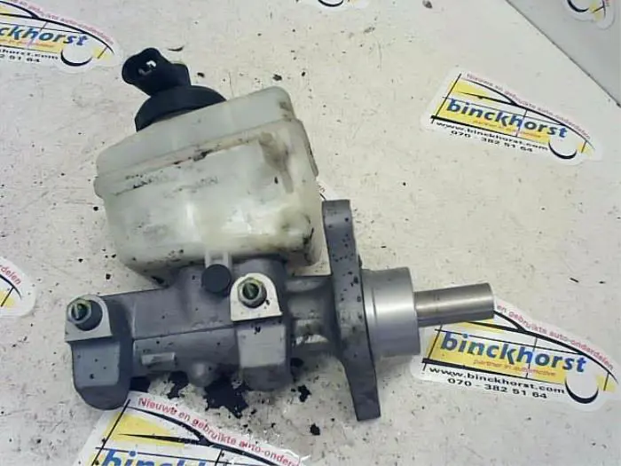 Master cylinder Dacia Duster