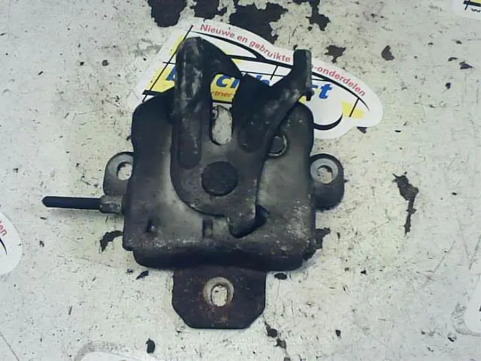 Bonnet lock mechanism Nissan Pixo