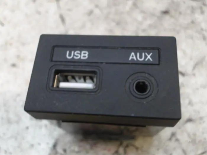 AUX / USB connection Hyundai I40