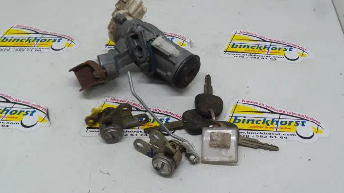 Set of cylinder locks (complete) Toyota Yaris