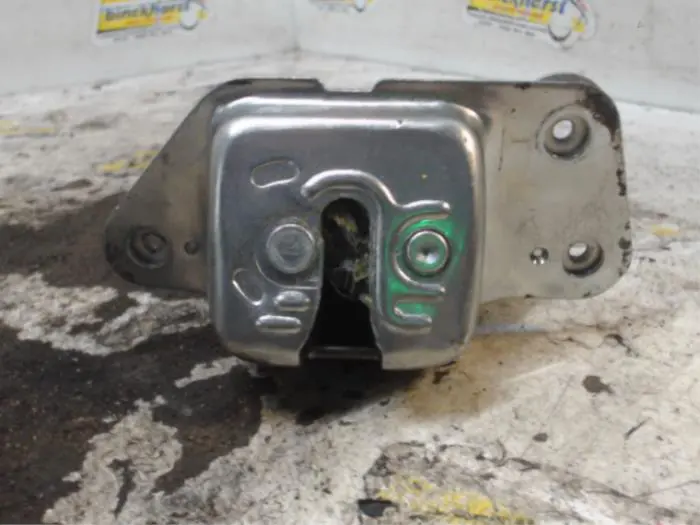 Tailgate lock mechanism Jeep Grand Cherokee