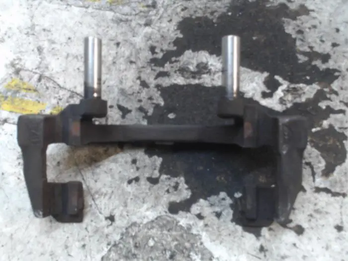 Front brake calliperholder, left Toyota Yaris