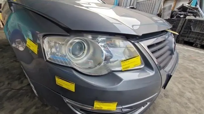Headlight, right Volkswagen Passat