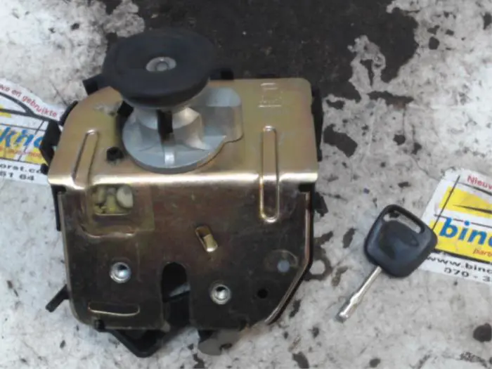 Tailgate lock mechanism Ford Focus