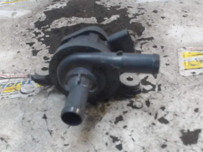 Additional water pump Toyota Prius