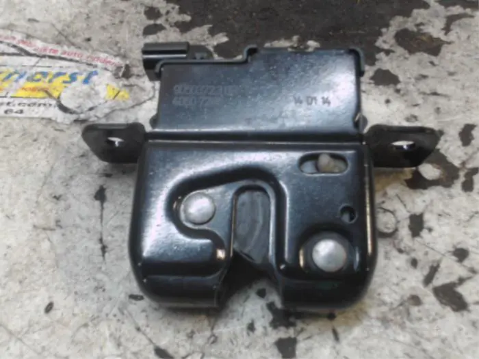 Tailgate lock mechanism Dacia Sandero