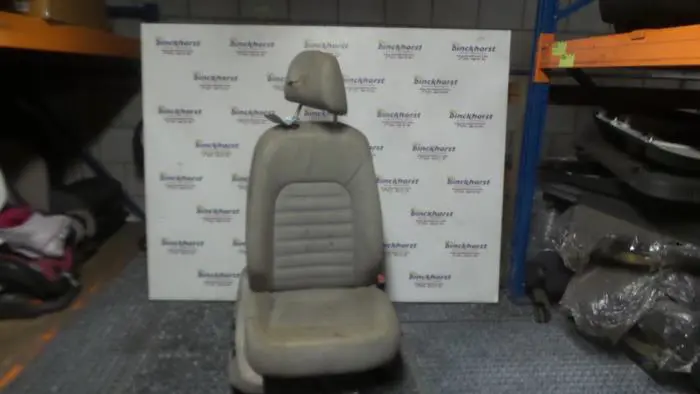 Seat, right Volkswagen Passat