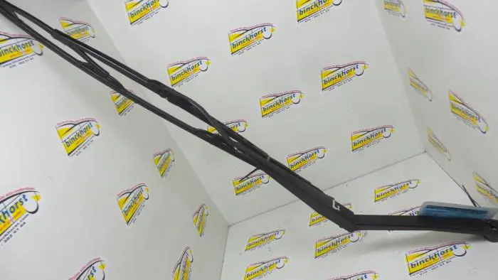 Front wiper arm Toyota Avensis Verso