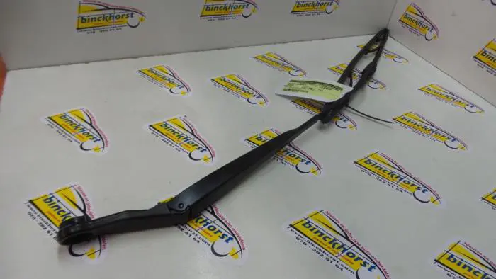 Front wiper arm Nissan Micra